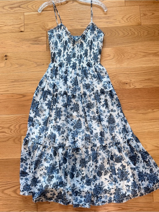Aritzia Dresses & Skirts - Aritzia Blue & White Floral Maxi Dress